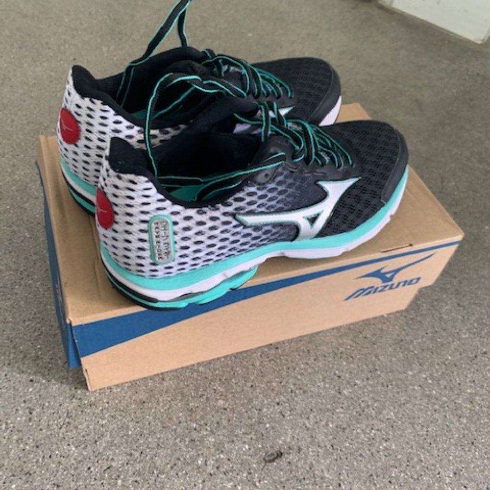Mizuno Wave Rider Size 8